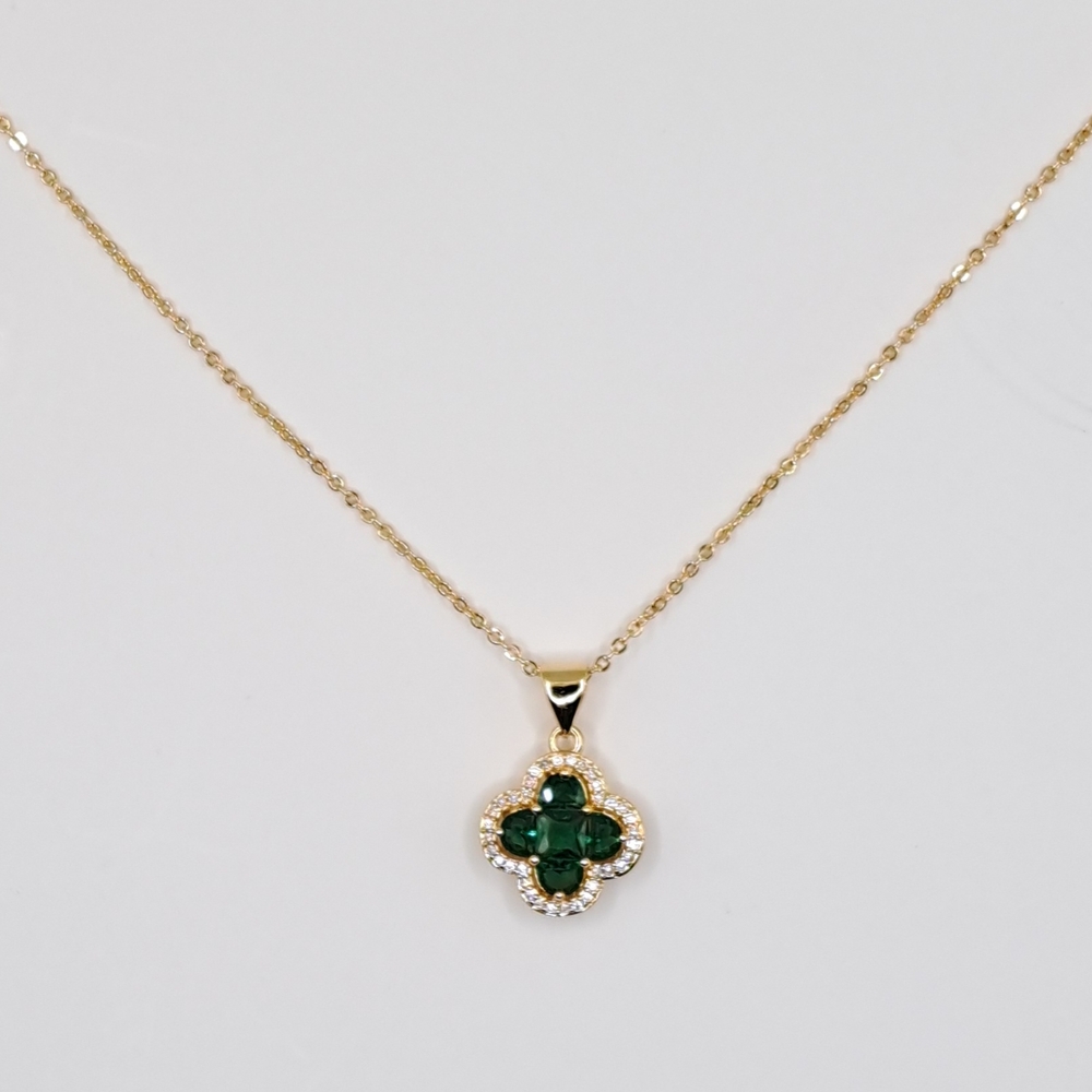 Elegant Gold and Jade Clover Pendant Necklace